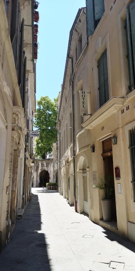 Hôtel De L'Amphithéâtre Nîmes Exterior foto